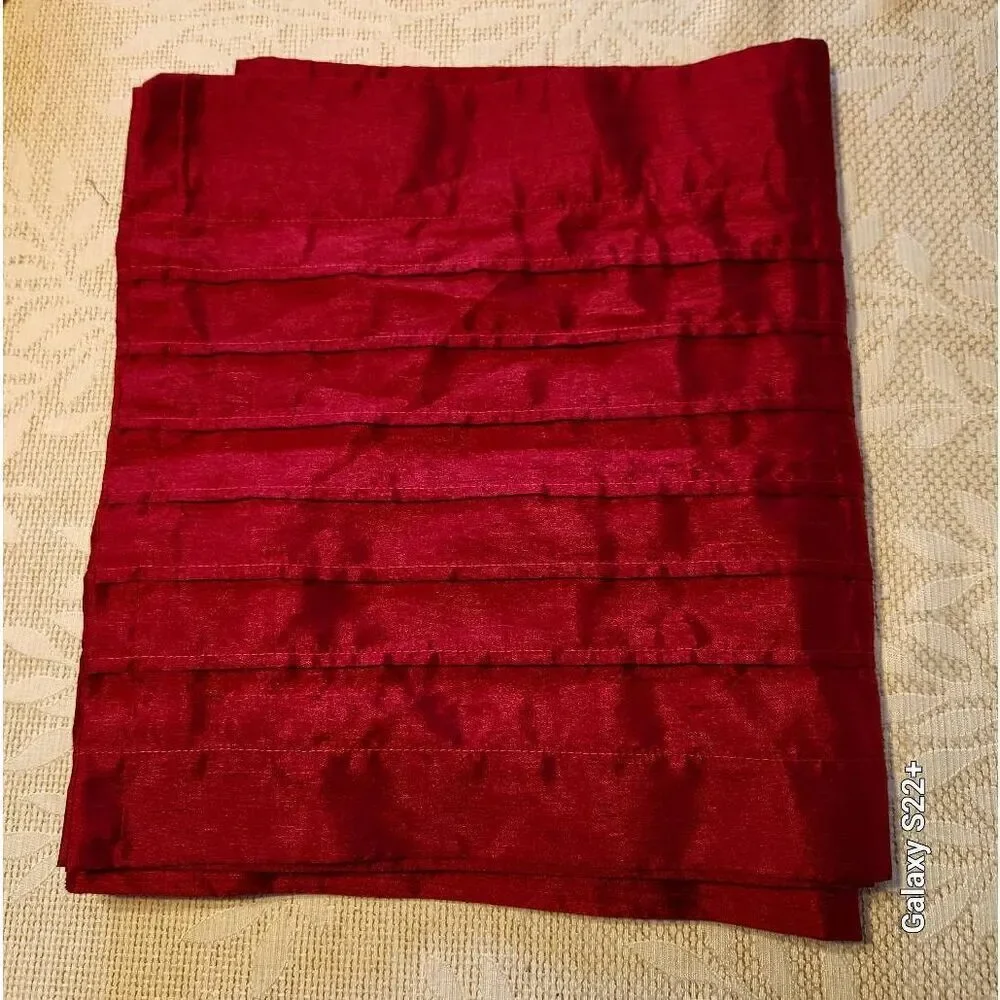 Threshold-four red valances.